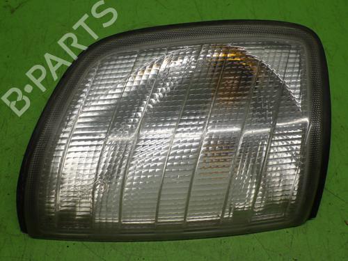 Used Right front indicator MERCEDES-BENZ 124 T-Model (S124) 300 TE (124.090) (180 hp) 30047044