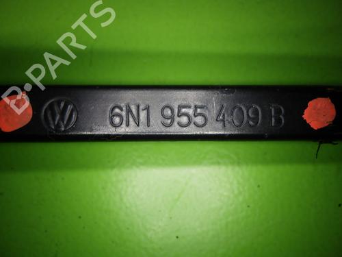 Front windshield wiper arm VW POLO (6N2) 1.4 | BP17760910C143 