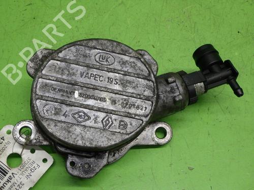 Used Vacuum pump RENAULT MASTER II Van (FD) 2.5 dCi (120 hp) 27601403