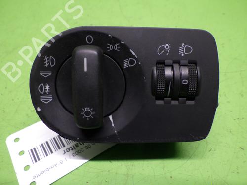 Used Headlight switch AUDI A3 (8P1) 1.6 (102 hp) 28082599