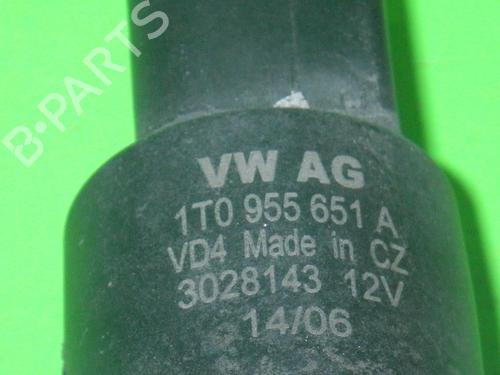Washer pump VW SHARAN (7M8, 7M9, 7M6) 2.0 | BP14717867E24 