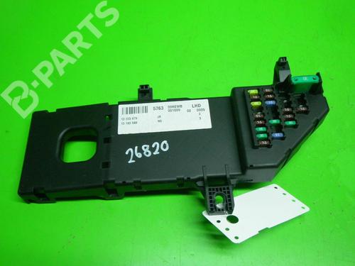 Used Fuse box OPEL SIGNUM Hatchback (Z03) 2.2 direct (F48) (155 hp) 6364714