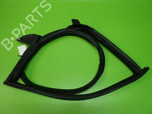 Used Rubber door seal TESLA MODEL 3 (5YJ3) EV AWD (351 hp) 17953439