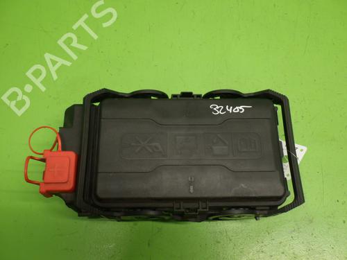 Used Fuse box Fuse box 37412752 37412752