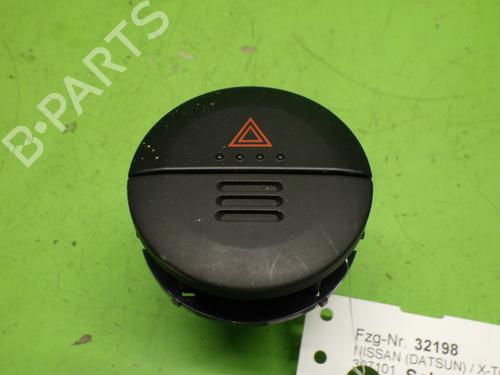Used Warning switch NISSAN X-TRAIL I (T30) 2.5 4x4 (165 hp) 28364111