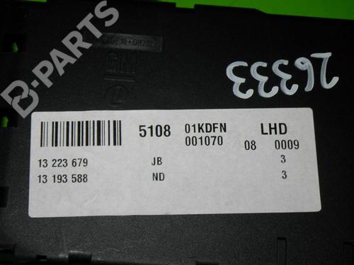 Fuse box OPEL SIGNUM Hatchback (Z03) 1.9 CDTI (F48) | BP6361727E1 