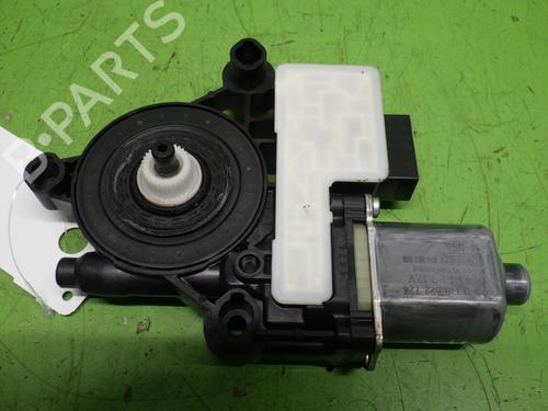 Motore alzacristalli posteriore destro SKODA OCTAVIA III Combi (5E5, 5E6) 2.0 TDI (150 hp) 29739944