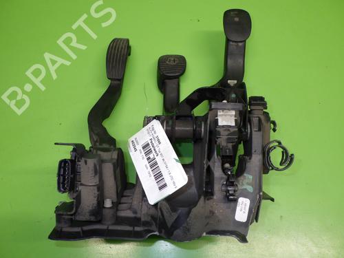 Used Pedal ALFA ROMEO GT (937_) 1.9 JTD (937CXN1B) (150 hp) 17040549