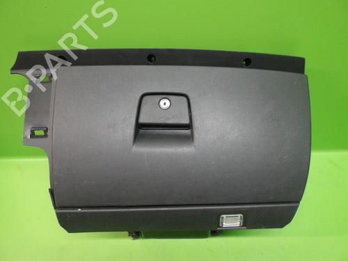 Used Glove box VOLVO V50 (545) D2 (114 hp) 24458525