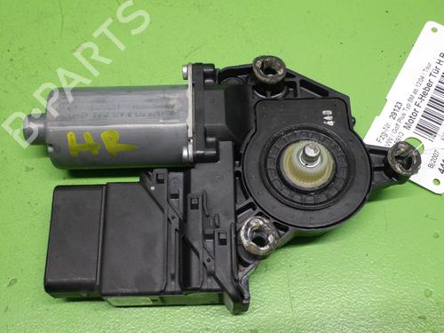 Portierruitmotor rechtsachter VW GOLF PLUS V (5M1, 521) 1.9 TDI (105 hp) 32399004