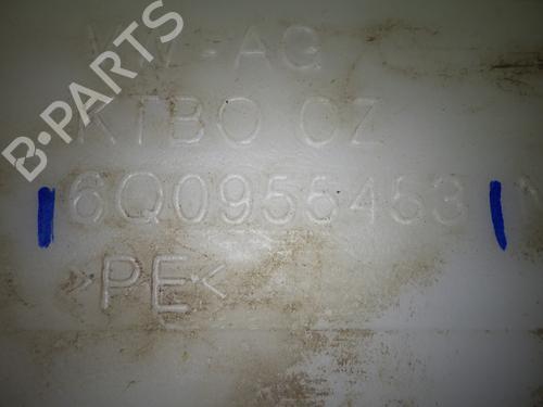 Windscreen washer tank VW POLO (9N_, 9A_) 1.2 | BP15810135C113 