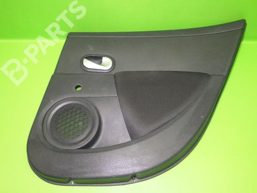 Guarnecido puerta trasera derecha RENAULT CLIO III Grandtour (KR0/1_) 1.2 16V (KR0P) (101 hp) 6704990