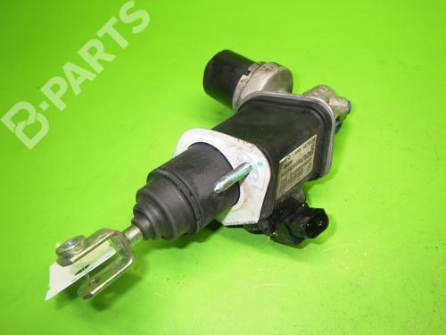 Used Brake master cylinder MERCEDES-BENZ E-CLASS (W211) E 220 CDI (211.006) (150 hp) 9397343