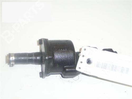 Used Vacuum pump VW POLO III (6N1) 60 1.7 SDI (60 hp) 6399463
