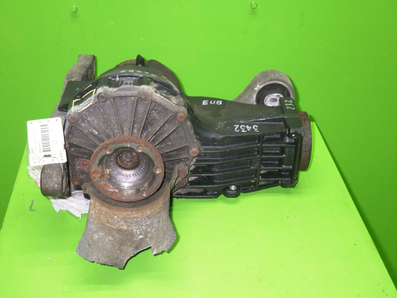 Rear differential AUDI A4 B6 Avant (8E5) 1.9 TDI quattro 6379932 | B-Parts