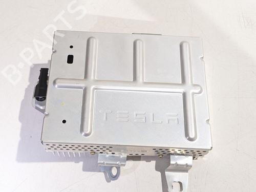 Bilradio TESLA MODEL Y (5YJY) Long Range All-wheel Drive | BP29689057E6 