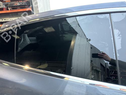 Vidro porta trás direita TESLA MODEL X (5YJX) 90D AWD (525 hp) 32378014