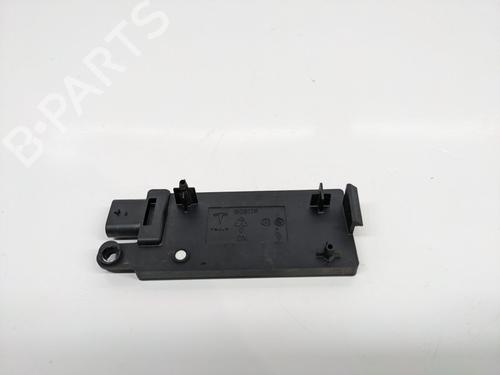 Module électronique TESLA MODEL Y (5YJY) Long Range All-wheel Drive | BP29690152M83 