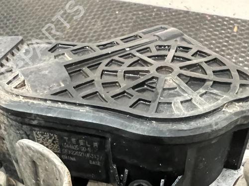 Venstre bremsekaliber bag TESLA MODEL Y (5YJY) Long Range All-wheel Drive | BP29689508M107