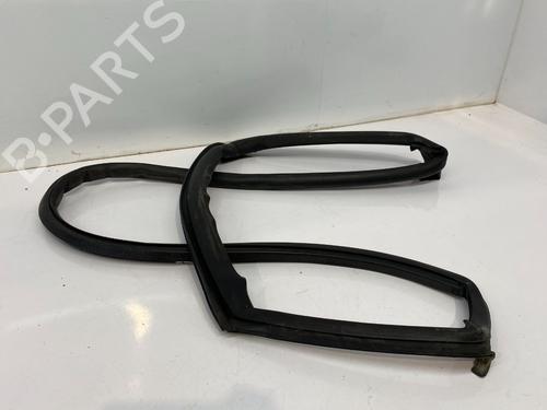 Gumowa uszczelka drzwi TESLA MODEL S (5YJS) 85 | BP29690130C142