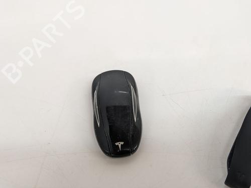 Inne TESLA MODEL S (5YJS) 85 | BP30868744O1