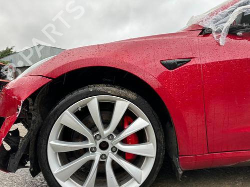 Forskærm venstre TESLA MODEL 3 (5YJ3) EV Performance AWD | BP32005880C41 