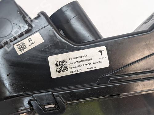 Right front fog light TESLA MODEL 3 (5YJ3) EV AWD | BP32179752C31 