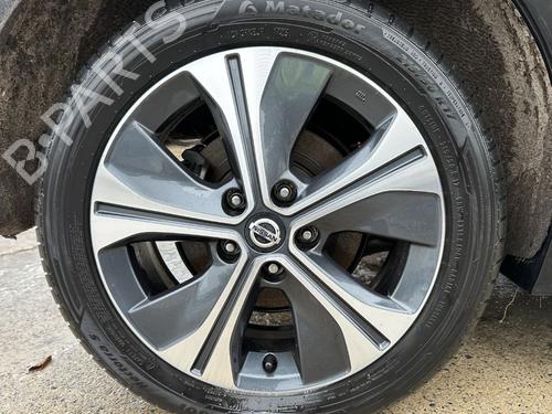 flk-nissan-leaf-ze1-2017-32487336 main image