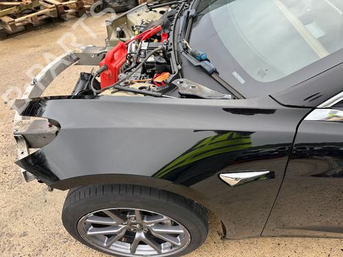 Guarda-lamas esquerdo TESLA MODEL 3 (5YJ3) EV | BP32433416C41