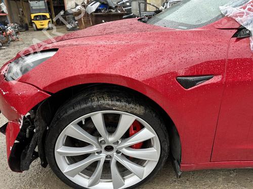Guarda-lamas esquerdo TESLA MODEL 3 (5YJ3) EV Performance AWD (462 hp) 32005880