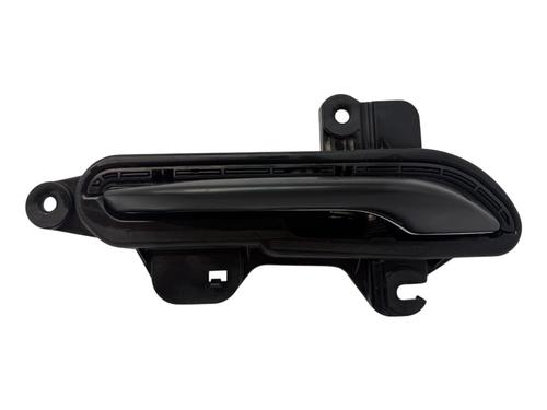 front-right-exterior-door-handle-tesla-model-3-5yj3-2017-30722584 main image