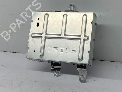 Radio TESLA MODEL Y (5YJY) Long Range All-wheel Drive | BP29691699E6