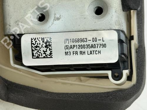 Højre fortil lås TESLA MODEL 3 (5YJ3) EV AWD | BP30366982C97