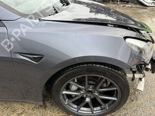 Guarda-lamas direito TESLA MODEL 3 (5YJ3) EV (238 hp) 31748467