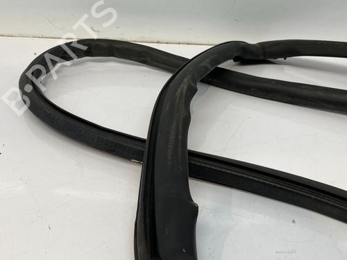 Gumowa uszczelka drzwi TESLA MODEL S (5YJS) 85 | BP29690130C142