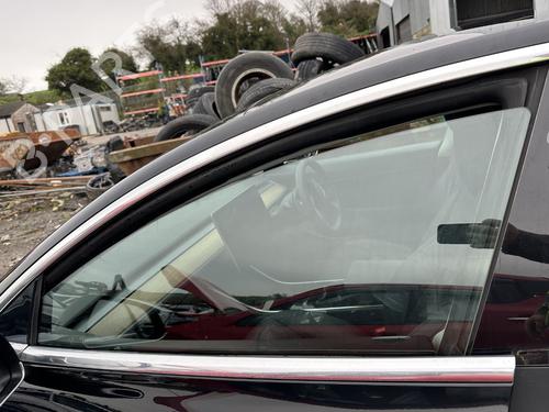 dr-rude-ventre-foran-tesla-model-3-5yj3-2017-32433421 main image