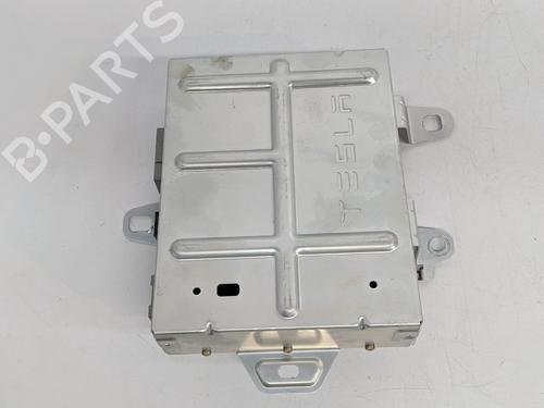 Radio TESLA MODEL Y (5YJY) Long Range All-wheel Drive | BP29692521E6