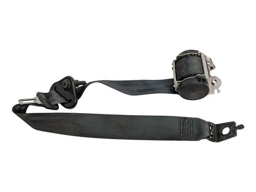 rear-right-seatbelt-renault-zoe-bfm_-2012-33445405 main image