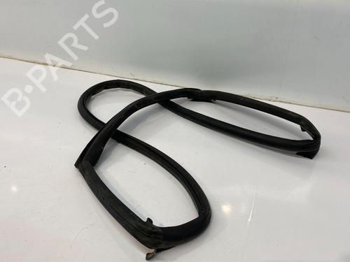 Gumowa uszczelka drzwi TESLA MODEL S (5YJS) 85 | BP29690130C142