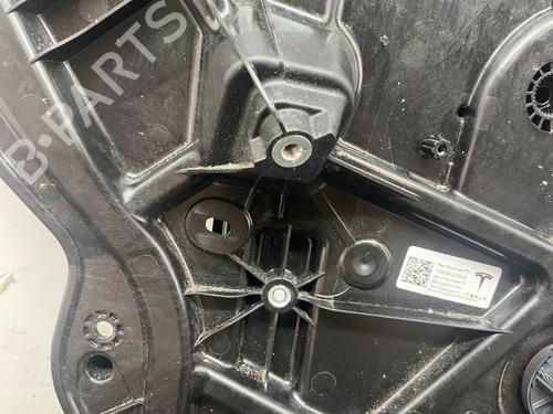 Rudehejsemekanisme venstre bagtil TESLA MODEL Y (5YJY) Long Range All-wheel Drive | BP29689540C24 