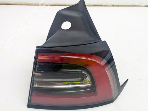 Fanale posteriore destro TESLA MODEL 3 (5YJ3) EV AWD (351 hp) 31820932
