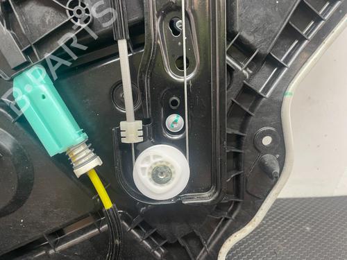 Rudehejsemekanisme venstre bagtil TESLA MODEL Y (5YJY) Long Range All-wheel Drive | BP29689540C24 