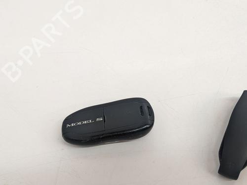 Inne TESLA MODEL S (5YJS) 85 | BP30868744O1