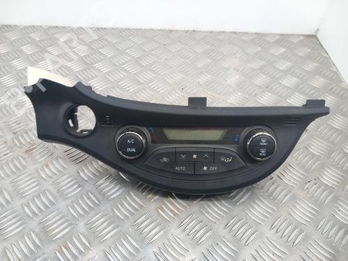 Used Climate control TOYOTA YARIS (_P13_) 1.5 Hybrid (NHP130_, NHP130) (101 hp) 28736736