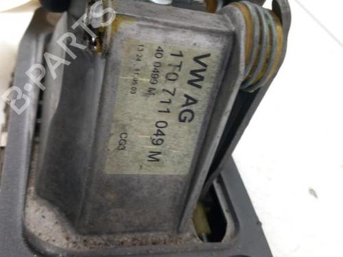 Used Gear lever VW TOURAN (1T1, 1T2) 1.9 TDI (105 hp) 28740598