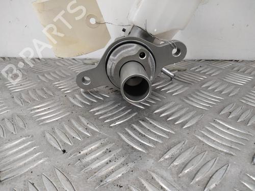 brake-master-cylinder-renault-clio-v-b7_-2019-28780065 main image