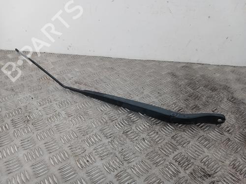 Used Front windshield wiper arm RENAULT MEGANE III Grandtour (KZ0/1) 1.5 dCi (KZ09, KZ0D, KZ1G, KZ29, KZ14, KZ1W, KZ10, KZ1F,... (110 hp) 32259204