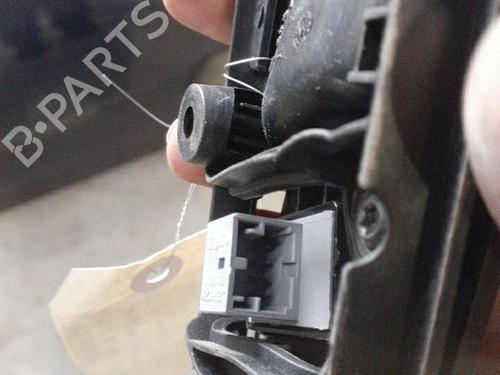 Used Front left interior door handle VW POLO IV (9N_, 9A_) 1.2 12V (64 hp) 28776772