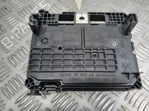 Used Fuse box Fuse box 38450795 38450795