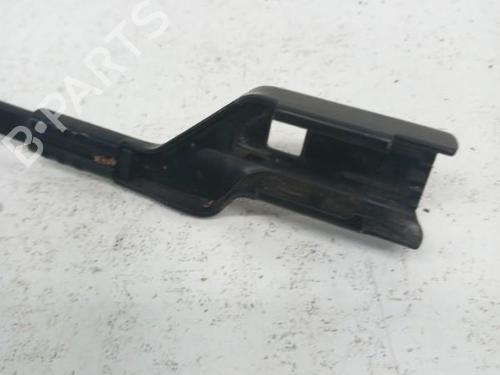 Used Front windshield wiper arm FIAT 500X (334_) 1.6 D Multijet (334AXA1B, 334AXA11) (120 hp) 28741032